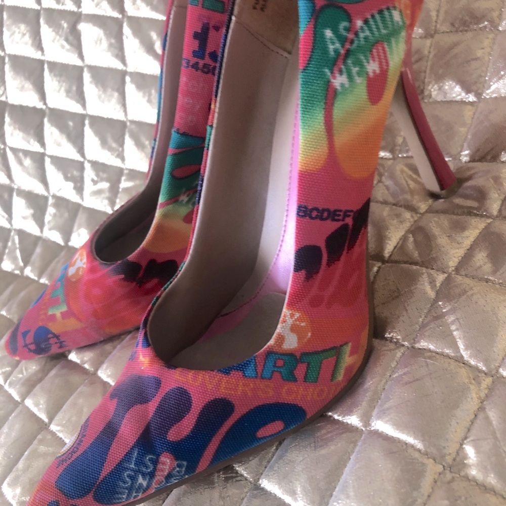 Anne Michelle Graffiti high heels 8.5